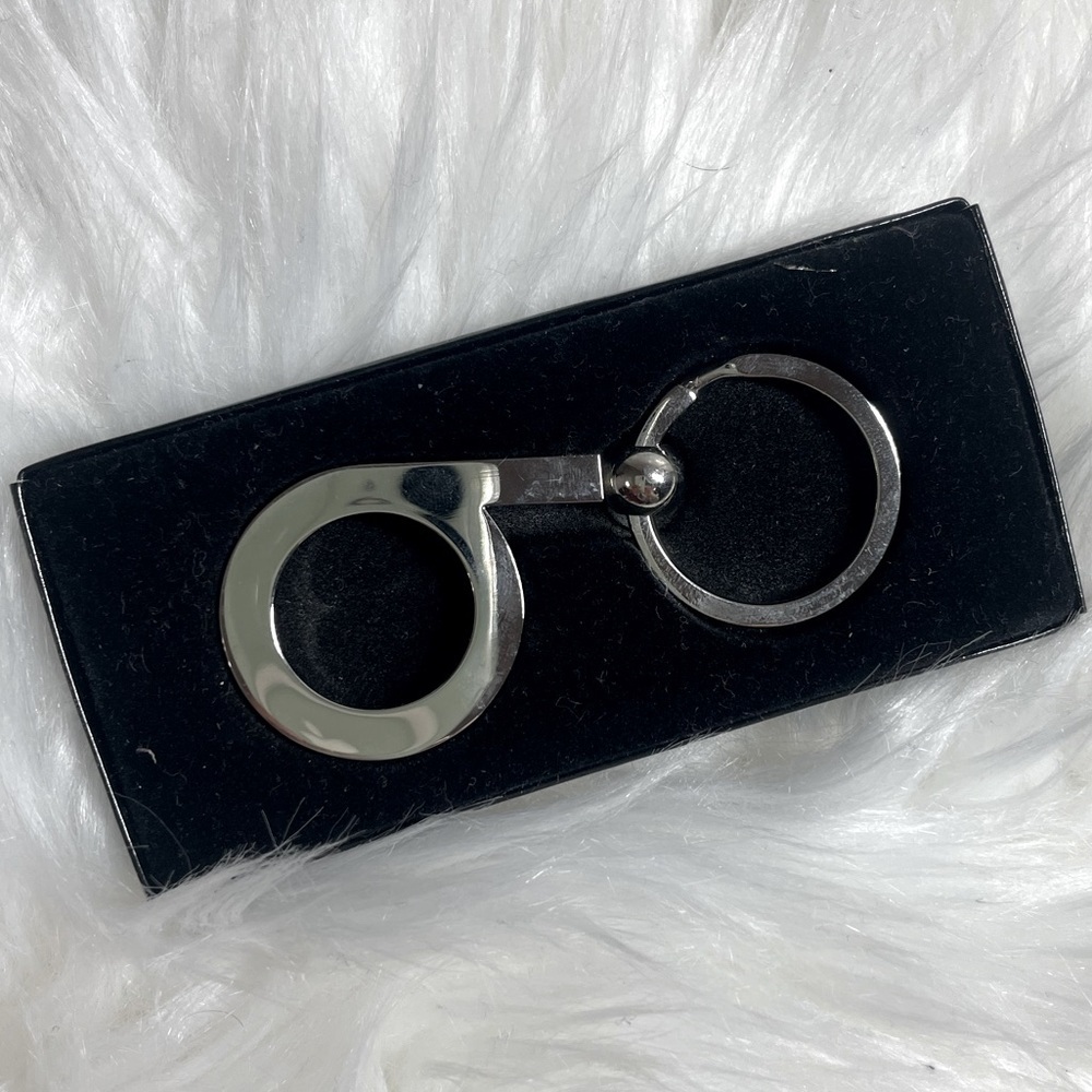 Bloomingdale’s “b” Keychain